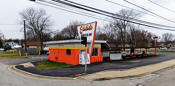 A&W Restaurant - Harrison Twp - 36111 Jefferson Ave (newer photo)